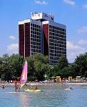 3 csillagos Hotel Marina Balatonfüreden közvetlenül a vízparton helyezkedik el