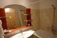 4* Karos Spa Hotel szép kádas fürdőszobája Zalakaroson 4* Karos Spa Hotel szép kádas fürdőszobája Zalakaroson