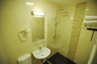 Park Hotel*** fürdőszobája Gyulán felújított, szép környezetben